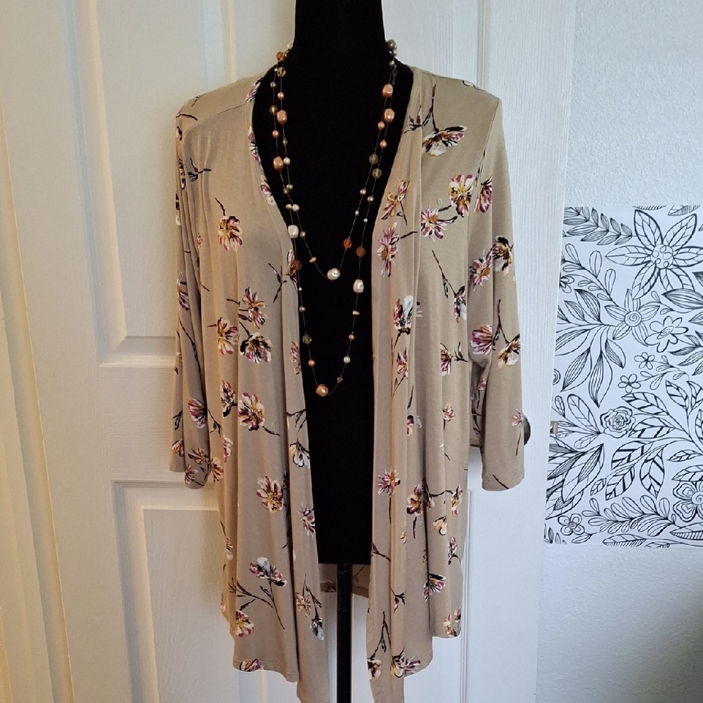 Maurices Beige Floral Kimono